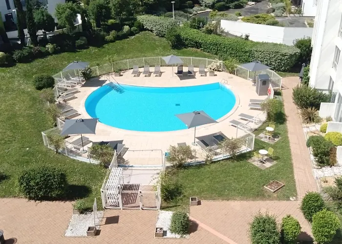 Résidence avec Piscine face au port 200m plage La Rochelle 