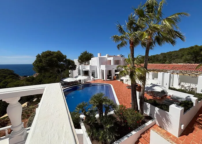 Hotels in Cala Vadella (Ibiza)