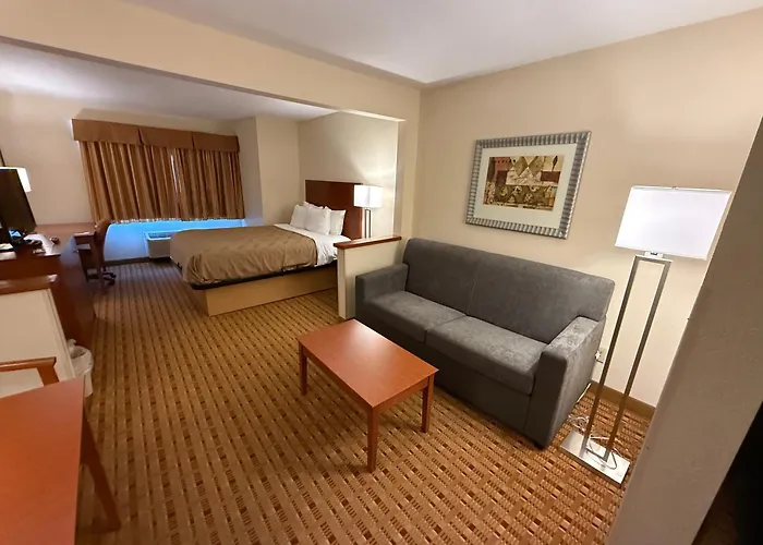 Quality Inn & Suites Eau Claire University Area