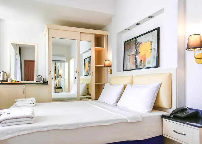 Tropical Deluxe Hotel