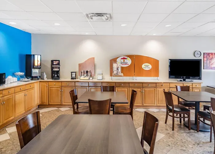 Super 8 By Wyndham Columbia Hotel