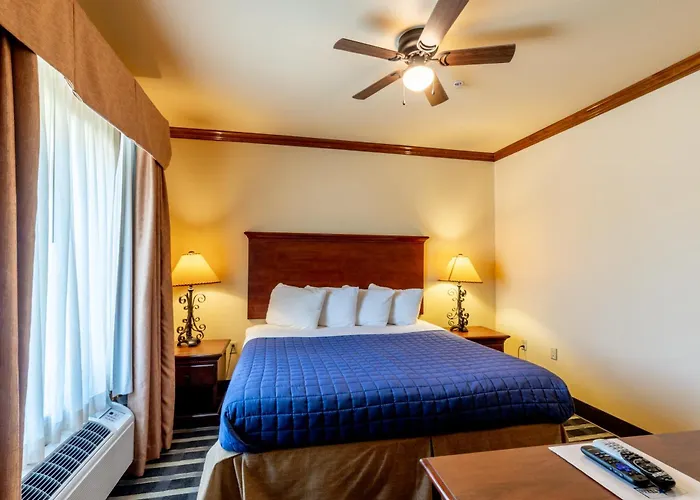 Hallettsville Hotels
