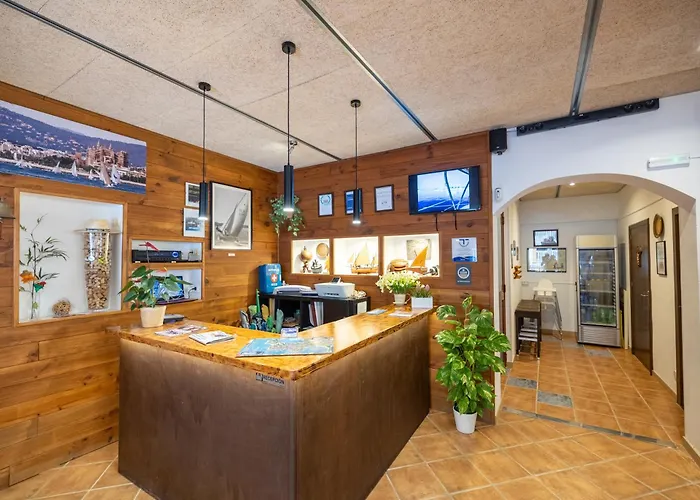 Hostal Doris - Adults Only