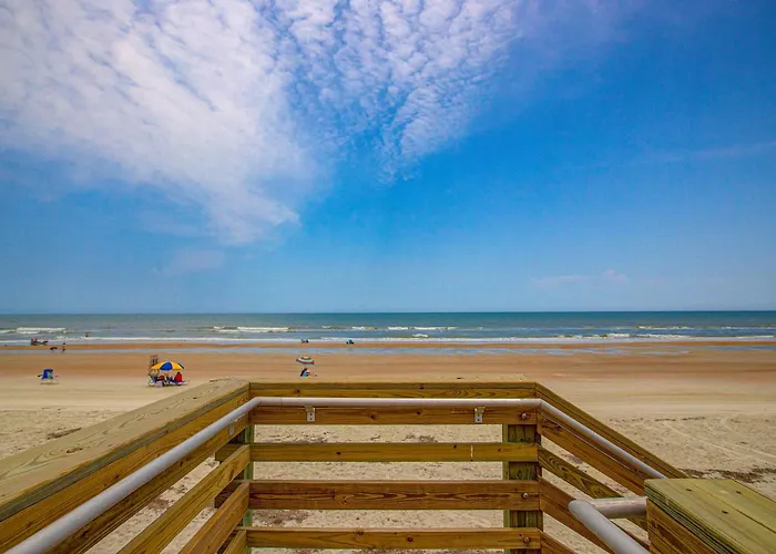 Beach House Inn - Beach Access Open
