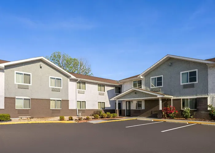 Super 8 By Wyndham South Boston Va Motel