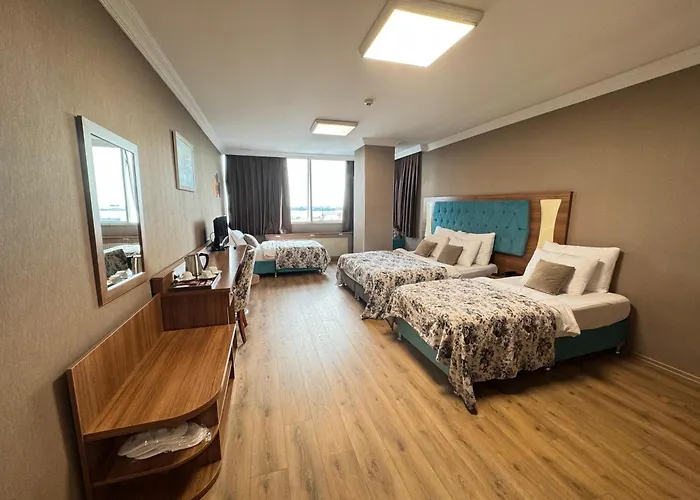 Golden Lounge Hotel