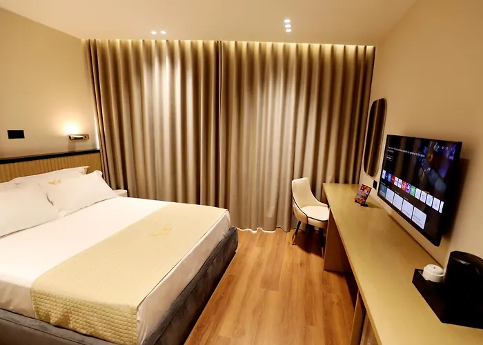 Rich Hotel