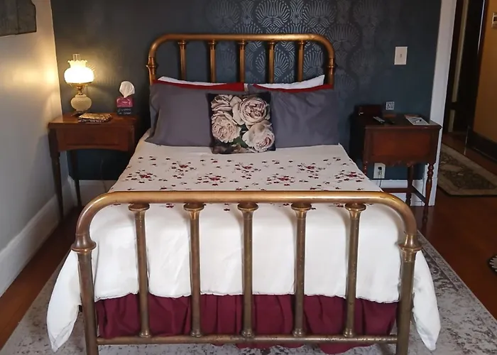 The Bissing House Bed & Breakfast Hays