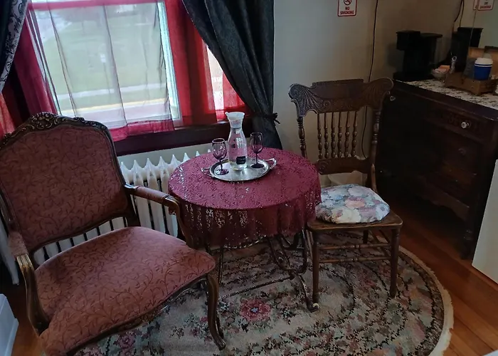 The Bissing House Bed & Breakfast Hays