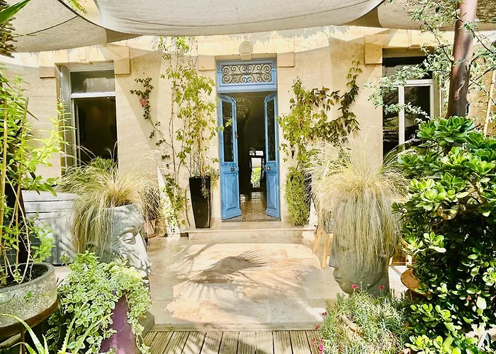 MAISON la BOHÈME Une parenthèse enchantée au cœur du charme, petit-déjeuner de rêve Vias