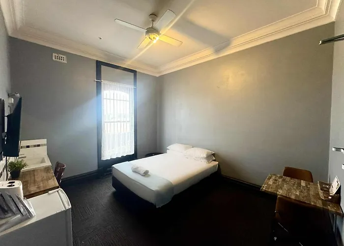 Bomaderry Hotels