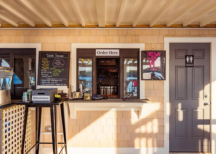 Bearskin Neck Motor Lodge Rockport