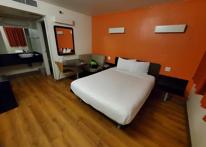 Super 8 By Wyndham Petaluma Hotel