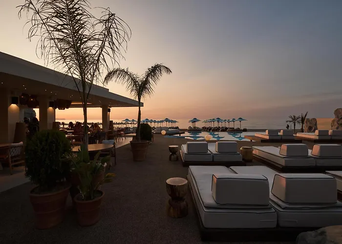 Hotels in Adelianos Kampos