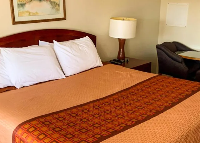 Hampton Motor Inn