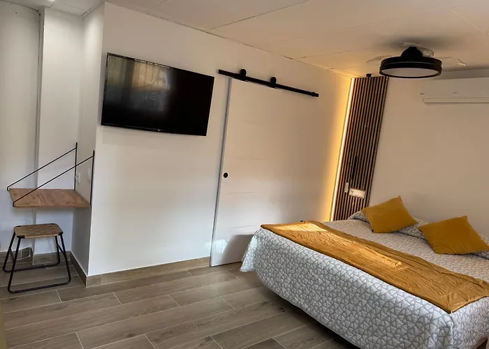 ROVIOR Rooms&Café Calafell