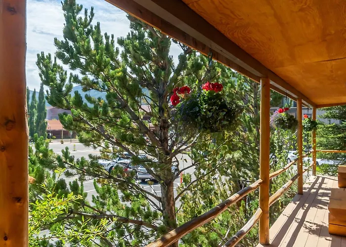 Grand Lake Hotels