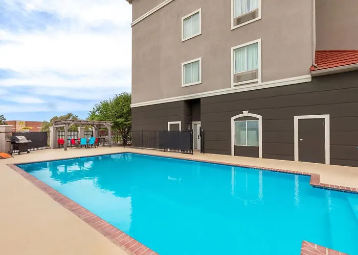 La Quinta By Wyndham Brownwood Hotel