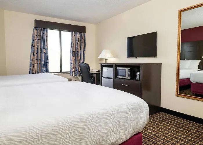 Mukwonago Hotels