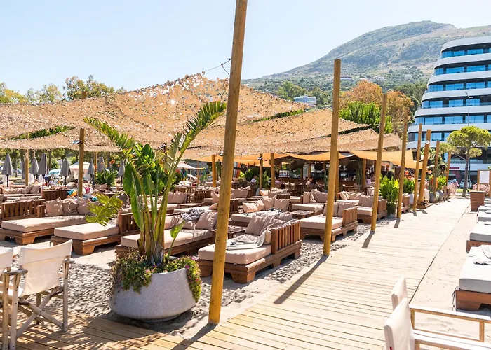 Yacht Hotel Vlorë