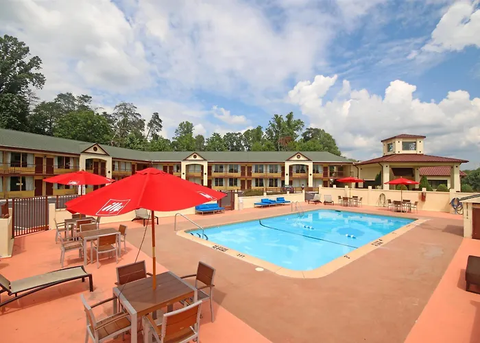 Pilot Mountain Hotels