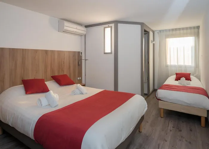 Brit Hotel Plaisance A9/A61 Narbonne