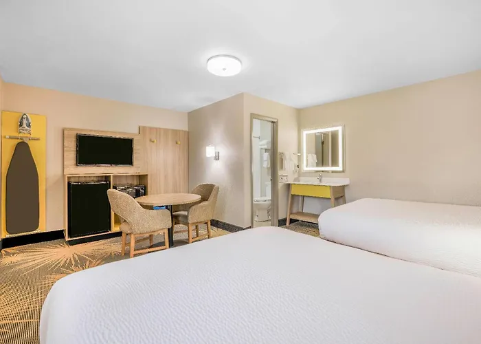 Days Inn By Wyndham Cortez