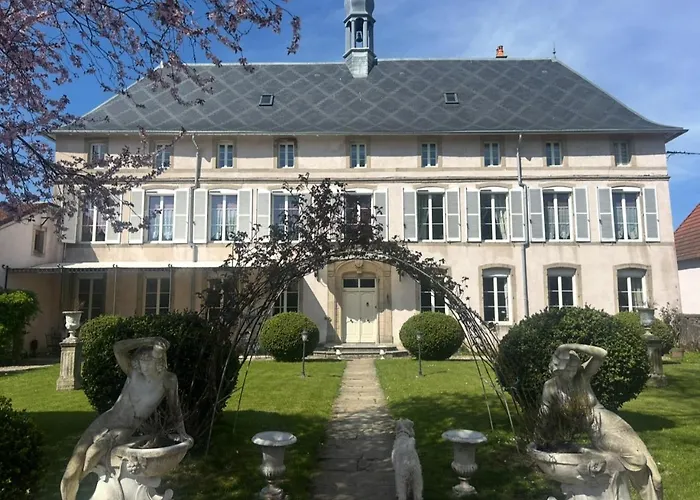 Le Château de Failloux, Chambres d hôtes,Piscine intérieure Épinal
