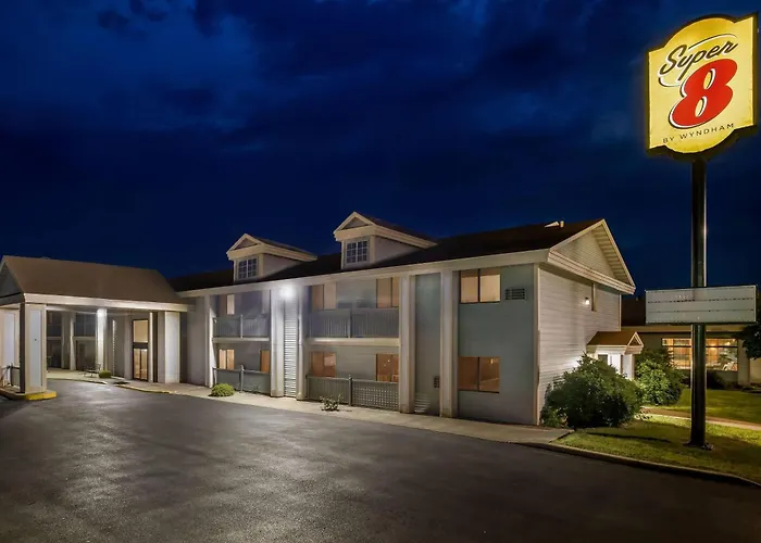Super 8 By Wyndham La Crosse