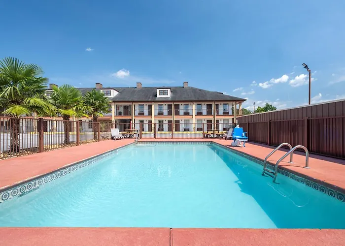 Baymont By Wyndham Commerce Ga Near Tanger Outlets Mall