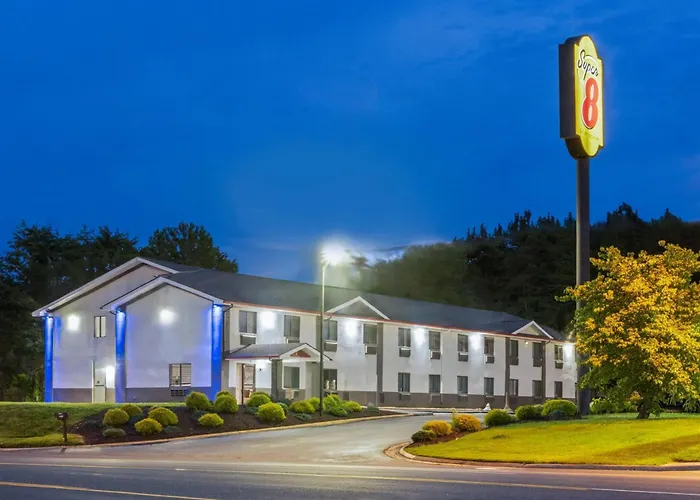 Farmville Hotels