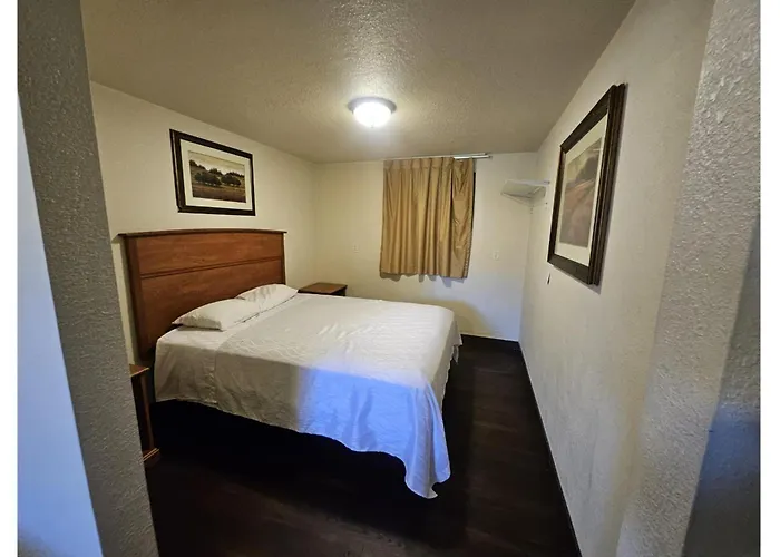 Del Rancho Motel By Townhouse Portland Or Hwy 205