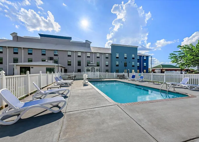 Comfort Inn & Suites River City Decatur