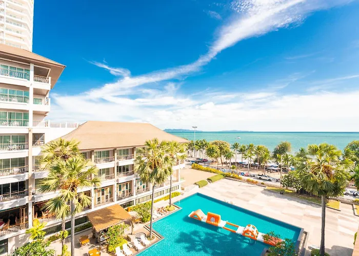 Welcome World Beachfront Resort Pattaya