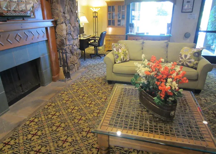Hotels in Martinez