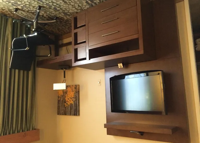 Best Western The Inn & Suites Pacific Grove