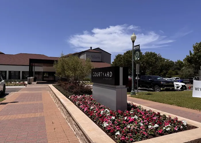 Courtyard By Marriott Waco Hotel