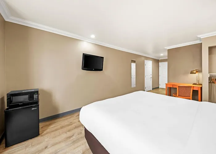Comfort Inn & Suites Salinas City Center Area