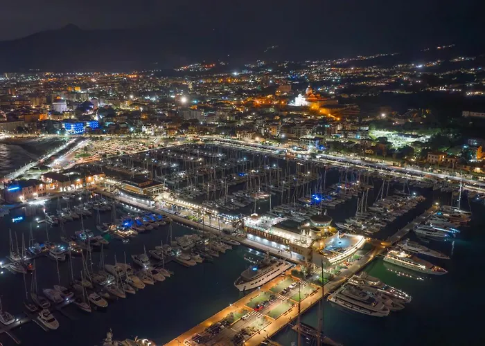 Yacht Club Marina Di Loano | Una Esperienze