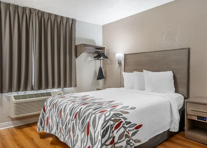 Cloverdale Hotels