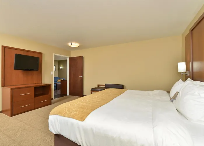 Comfort Suites Minot South