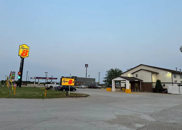 Super 8 By Wyndham Mendota I-39 Hotel