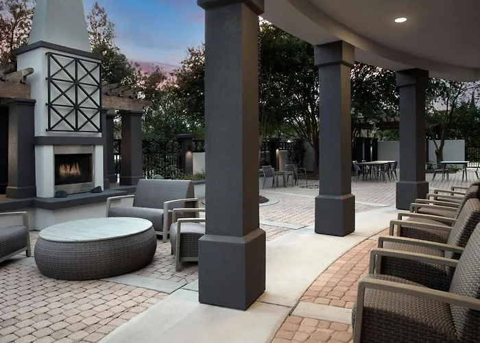 Courtyard By Marriott Pensacola Downtown