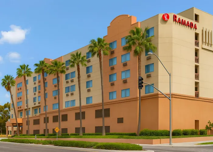 Ramada By Wyndham Hawthorne/Lax Hotel