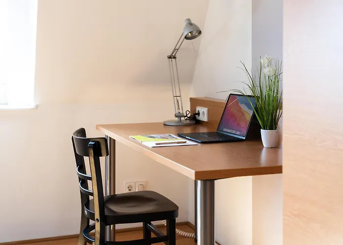Hotel CampusZwei Komfortable Doppelzimmer&Apartments mit Küche Zentral in Ludwigsburg ideal für Business&Langzeitaufenthalte 24h Check in Kinder bis 14 Jahre übernachten kostenlos