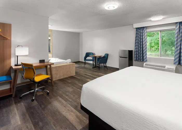 Kaukauna Hotels