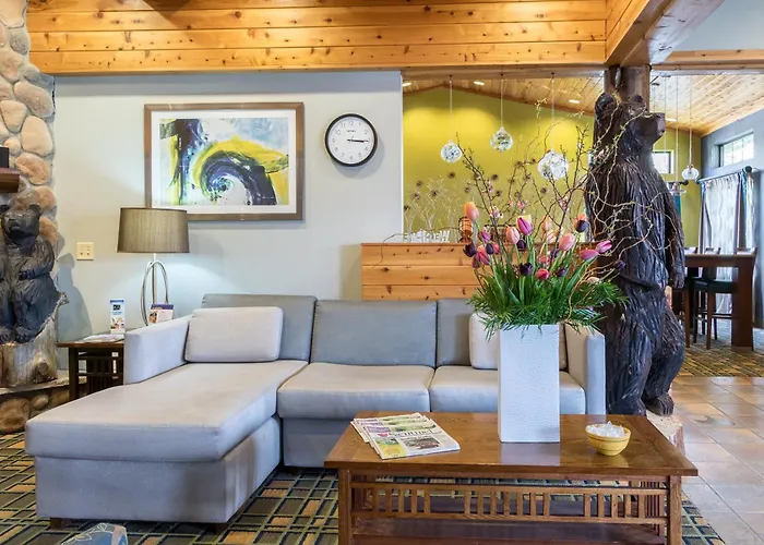 White Pine Inn & Suites Holland