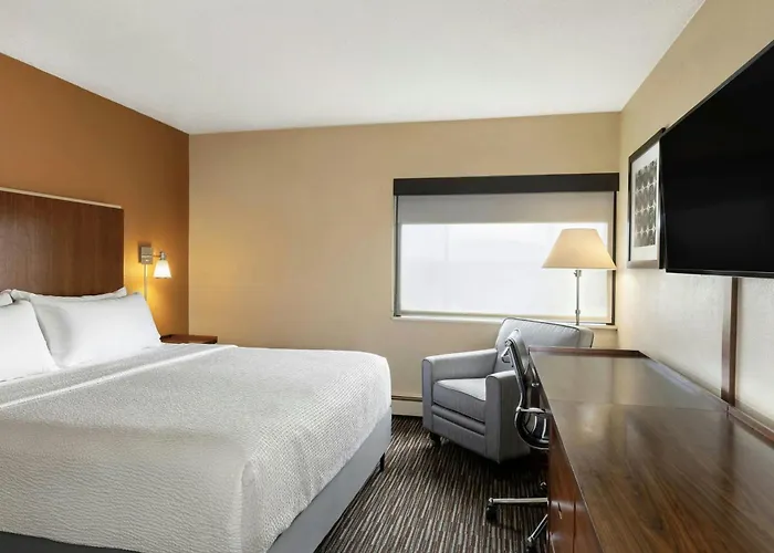 Royle Hotel Milwaukee Airport