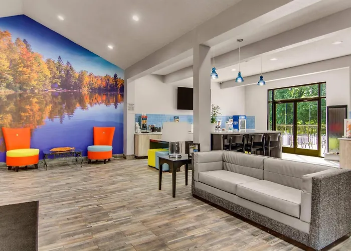 Clarksville Hotels