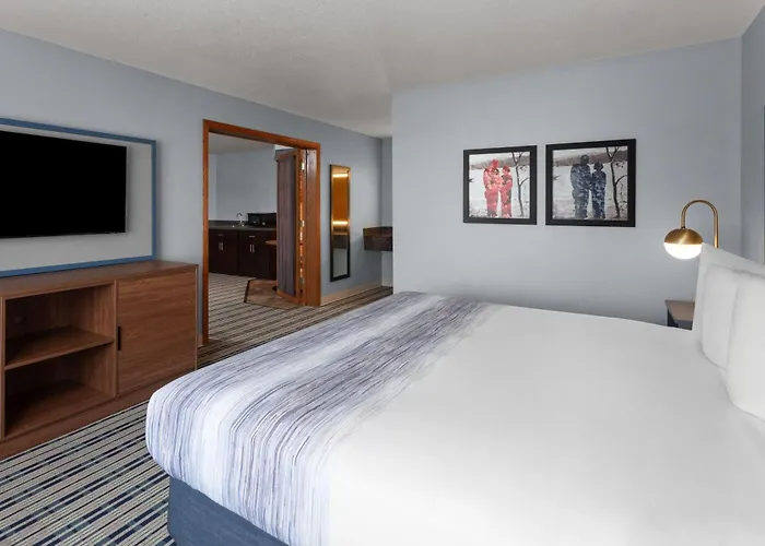 West Salem Hotels
